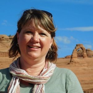 Meet your Posher, Mona